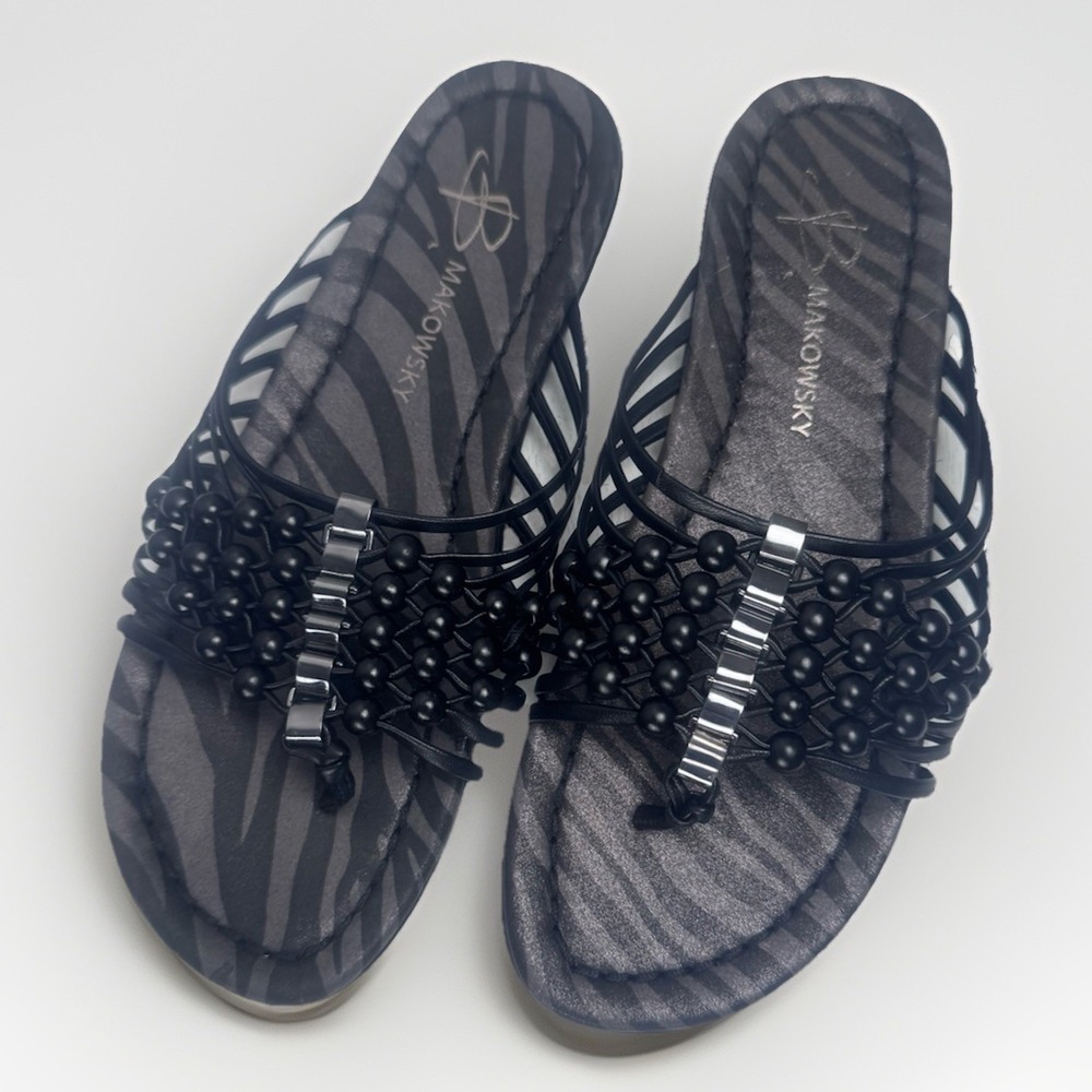 B Maskowski Women's Black Thong Beaded Sandals‎ Size 7M